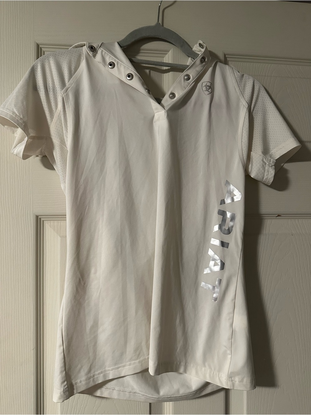 Ariat White Womens' Short-Sleeve Hooded Performance Tee with Snap Placket
